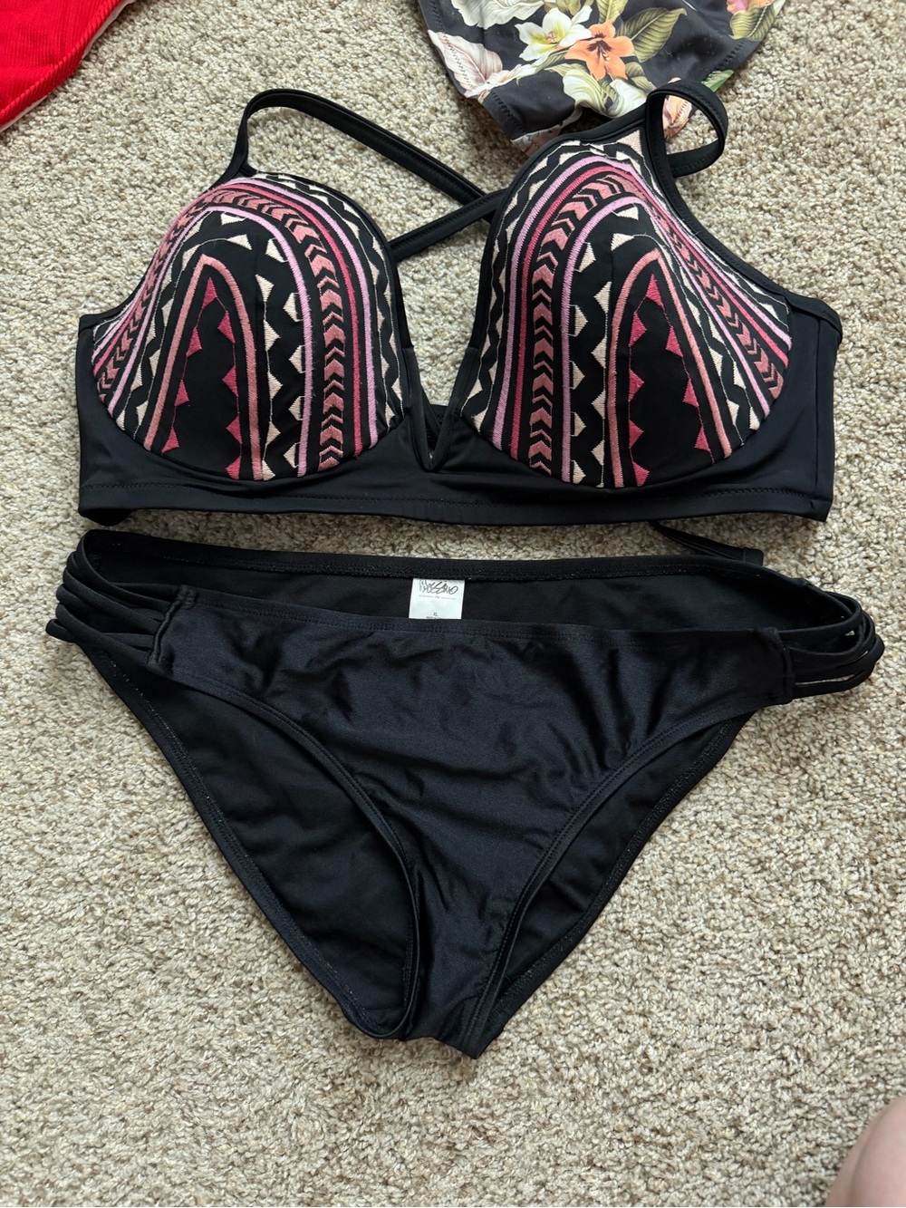 4 Shade & Shore Padded Bikini Top and Bottom Sets red, floral, teal, black/pink - Picture 3 of 3